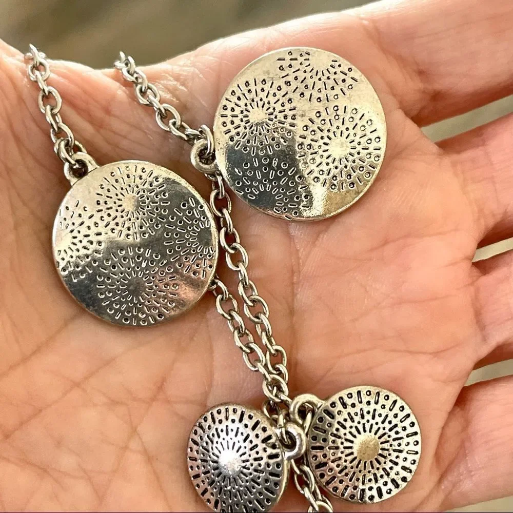 Silver tone disc necklace